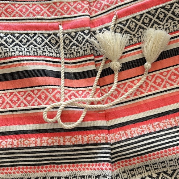 Ann Taylor LOFT Coral Striped Knit 4" Inseam Shorts Size 8 - Picture 2 of 8